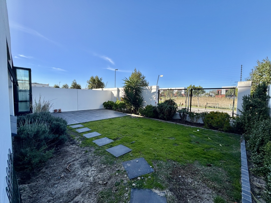 To Let 3 Bedroom Property for Rent in Sandown Western Cape